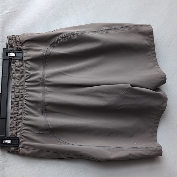 Lululemon Pace Breaker Lined 9" - Picture 3 of 9